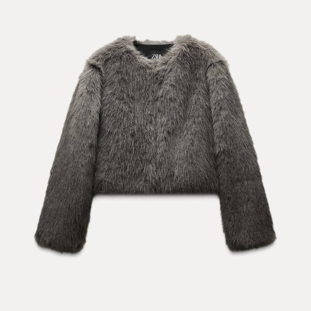 Zara Mini Cropped Fur Coat 
Very Good Condition, Very New 
Size S 6318/261